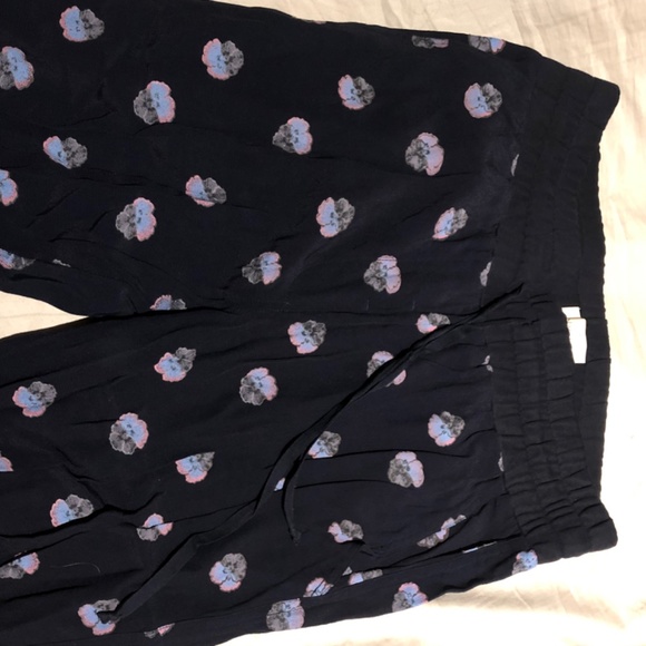 aritzia floral jogger - Picture 3 of 5